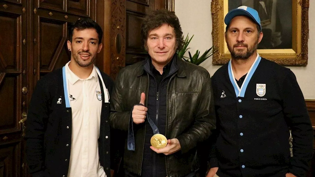 El Maligno Torres visitó a Javier Milei en la Casa Rosada: saludaron juntos desde el balcón