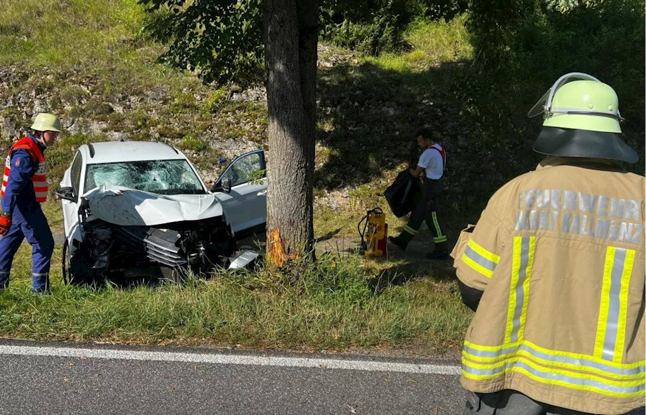 Mit Baum kollidiert: Frau (64) bei Unfall nahe Kallmünz schwer verletzt