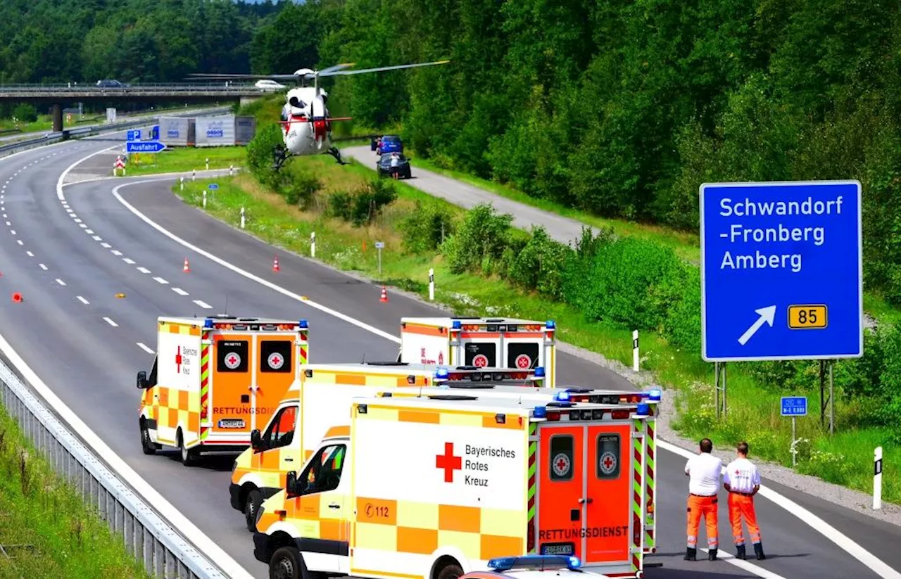 Unfall auf der A93 bei Schwandorf: Mehrere Verletzte nach Kollision