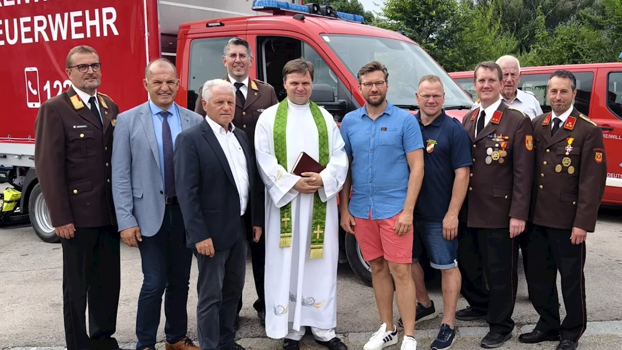 Neues Auto beim Heurigen der Feuerwehr Deutsch Haslau gesegnet