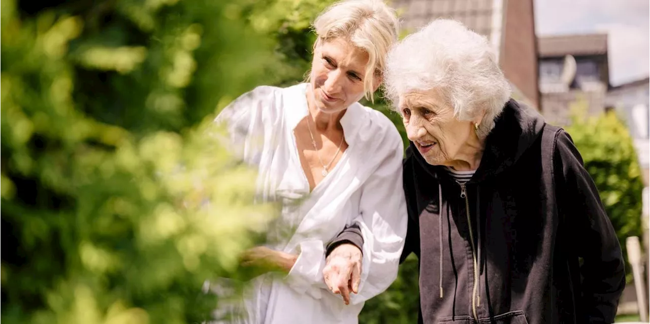 Singen und Blumen pflanzen: Neue Wege der Demenz-Betreuung