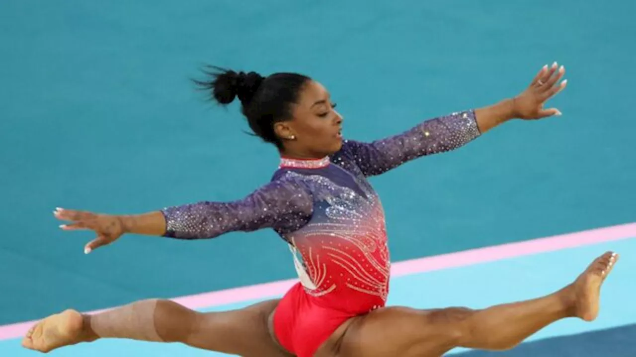 Simone Biles sluit Olympische Spelen af met zilver op vloer en drie gouden medailles