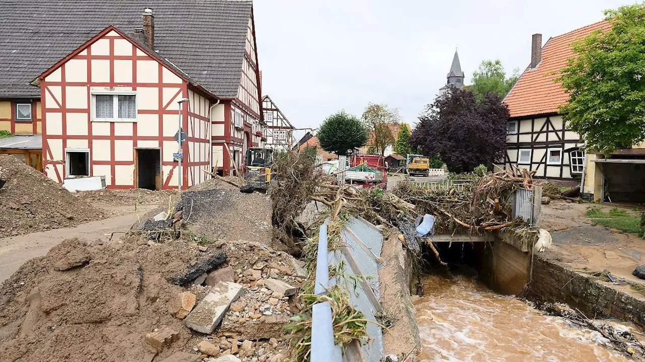 Hessen: Dutzende beschädigte Häuser und Müllberge nach Unwetter