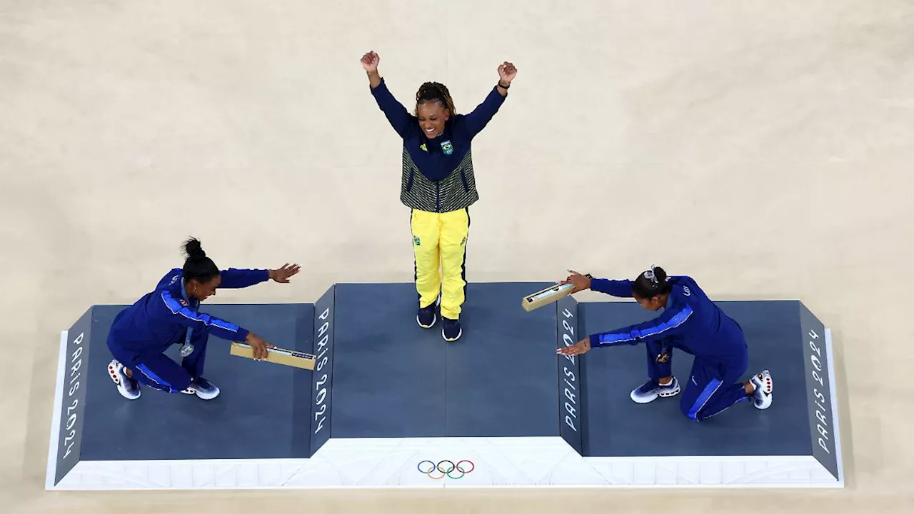 Knappe Pleite, große Geste: Biles verneigt sich vor Andrade nach hauchdünner Entscheidung