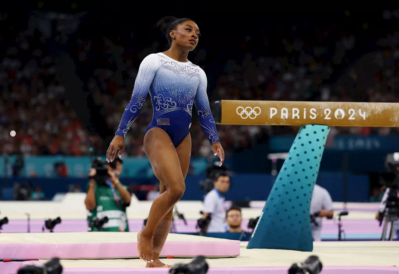 Simone Biles falls off balance beam to cost herself Olympics medal