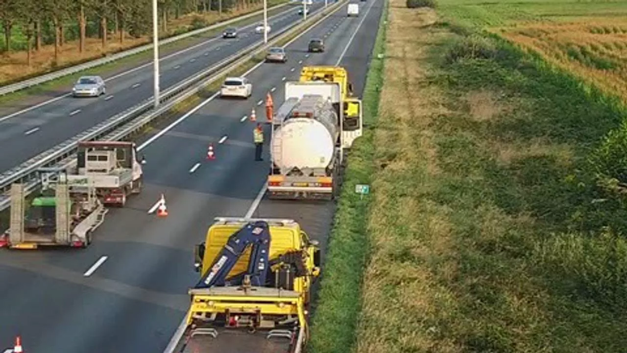 112-nieuws: defecte tankwagen op A58 • scooterrijder is scooter kwijt