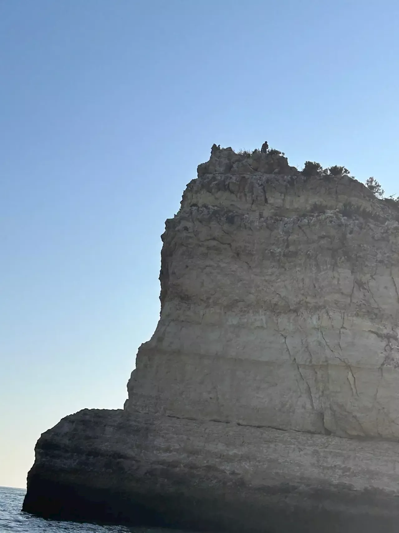 Marinha resgata homem que ficou preso num rochedo no Algarve