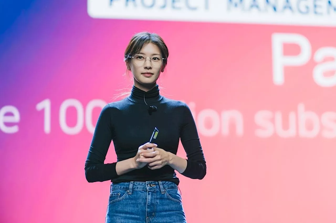 Jung So Min Gives A Killer Presentation In Outfit That Is Reminiscent Of Steve Jobs In New Drama “Love Next Door”