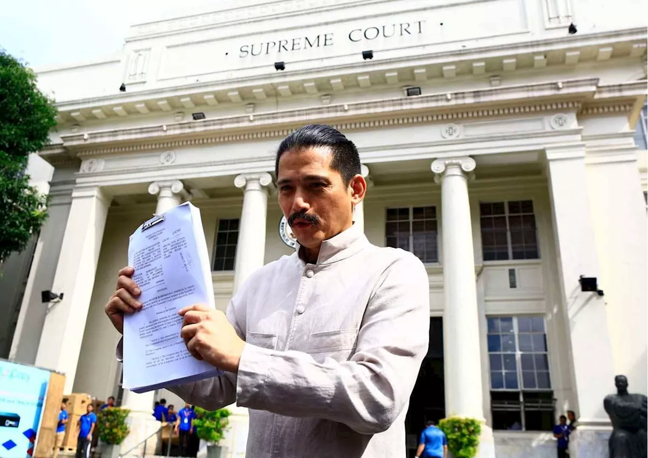 Resolve Cha-cha issue, Padilla asks high court