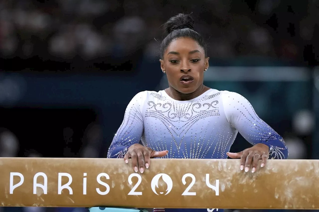 Simone Biles slips off the balance beam during event finals to miss the Olympic medal stand