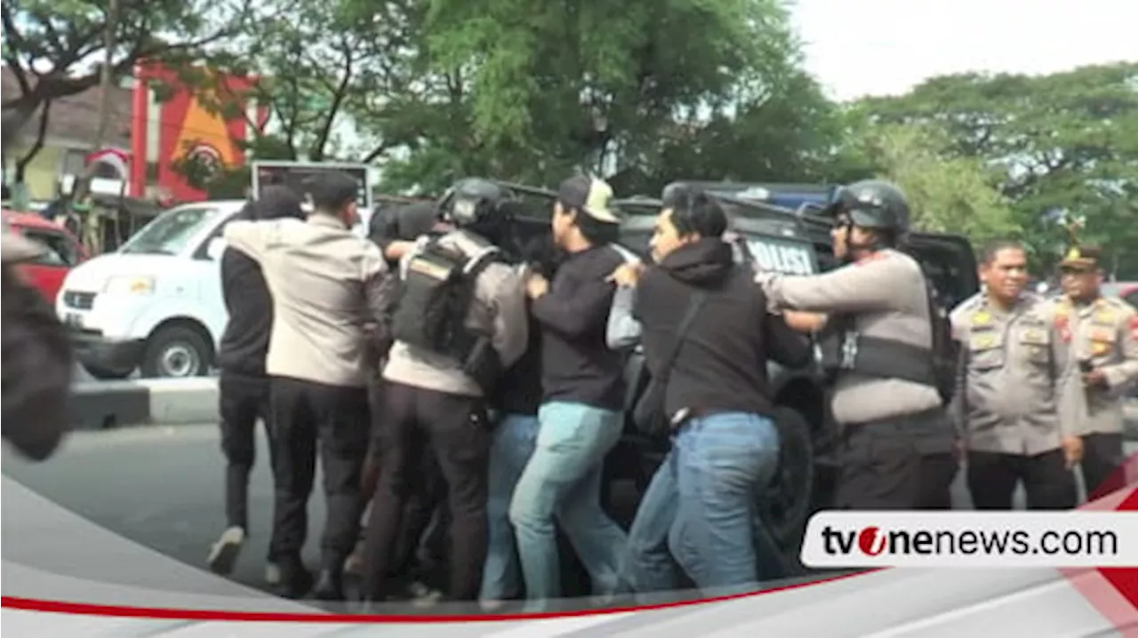 Demo Tutup Jalan Tuntut Pencabutan SK DO dan Skorsing, Puluhan Mahasiswa Diamankan