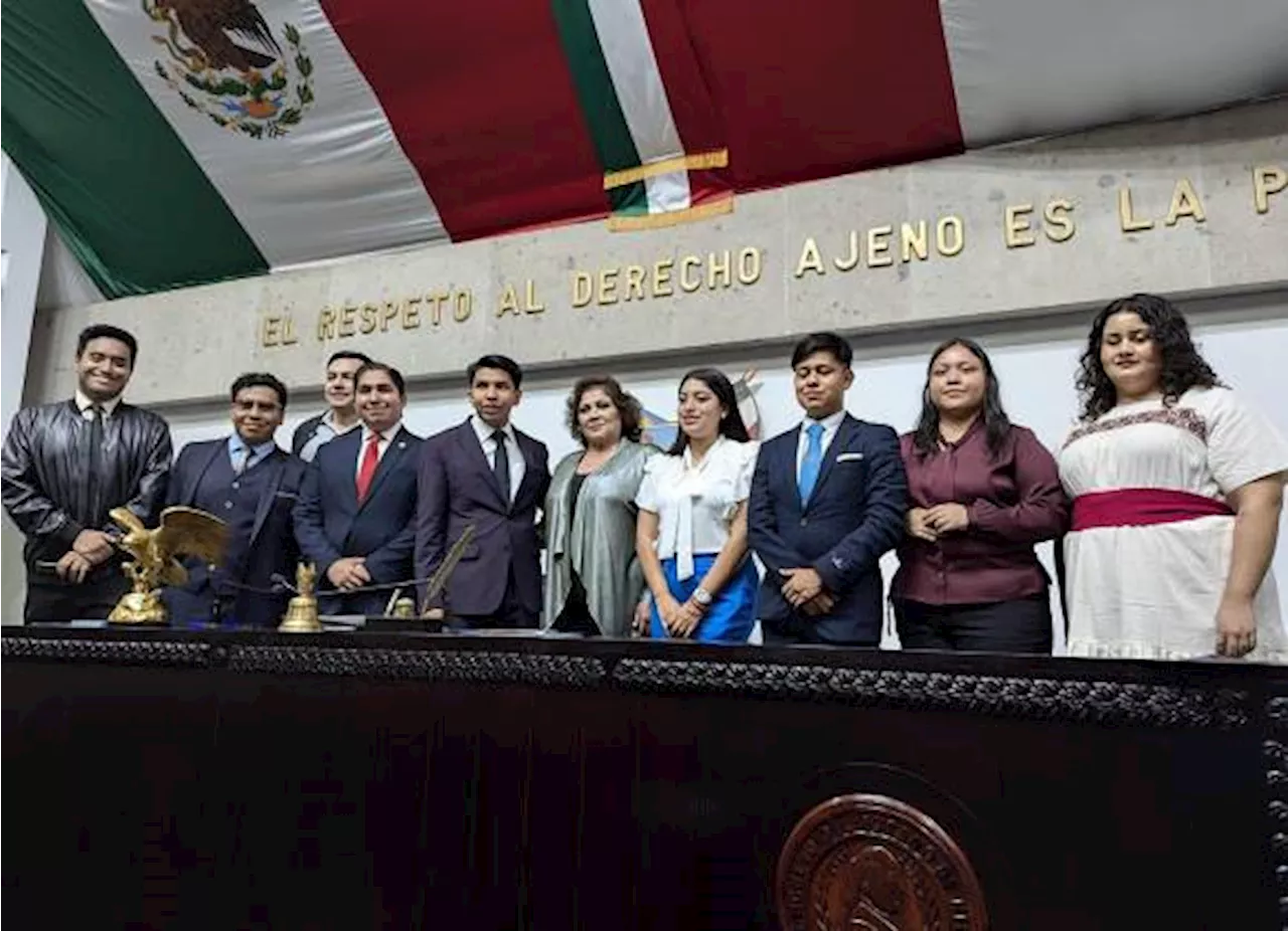 Participan alumnos de la UAdeC en Simulador del Poder Legislativo celebrado en Pachuca, Hidalgo