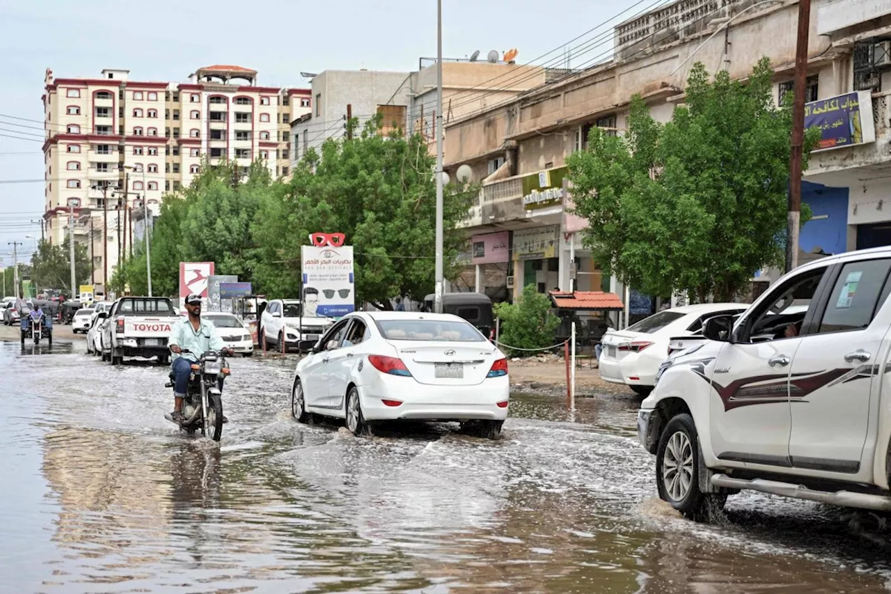 الأمطار والسيول تجتاح مدناً سودانية وتدمر آلاف المنازل