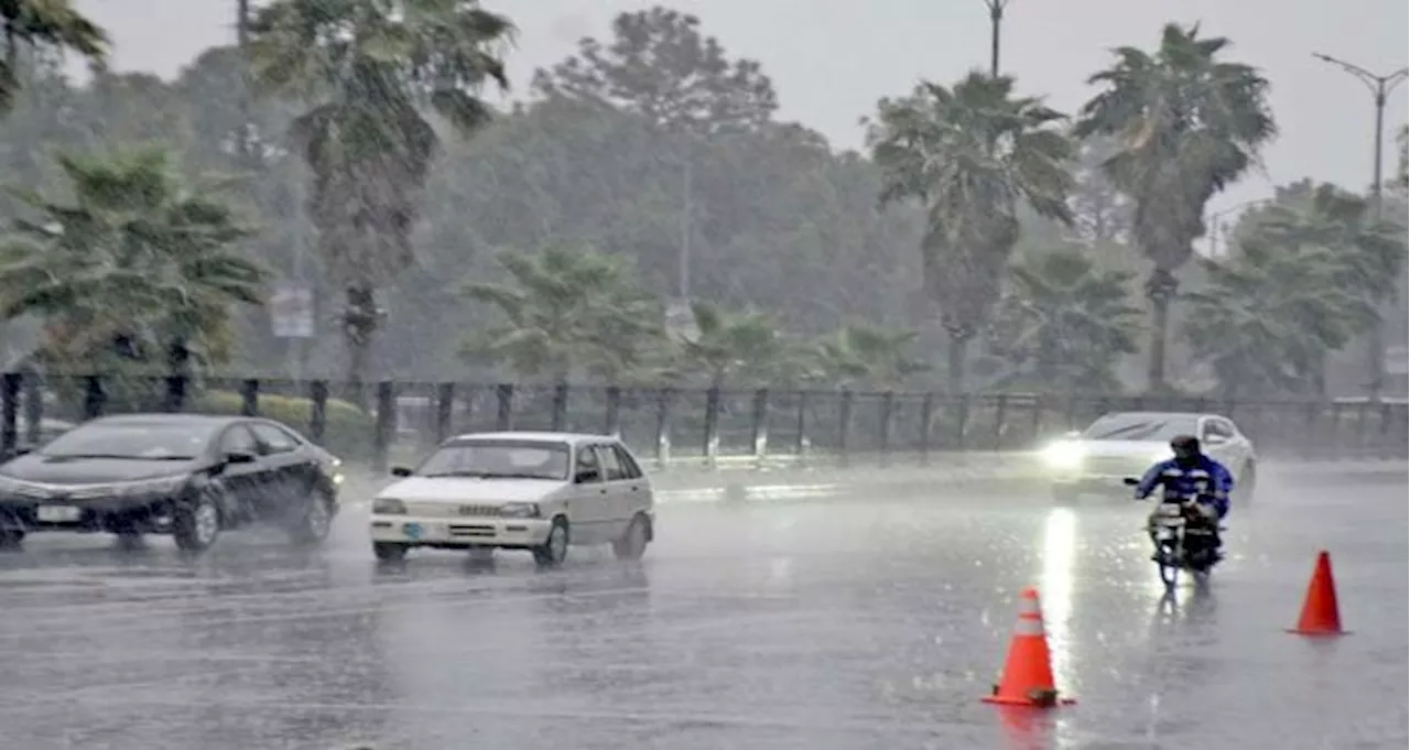 Early morning rains in Karachi turns weather pleasant, more rains forecast all across country