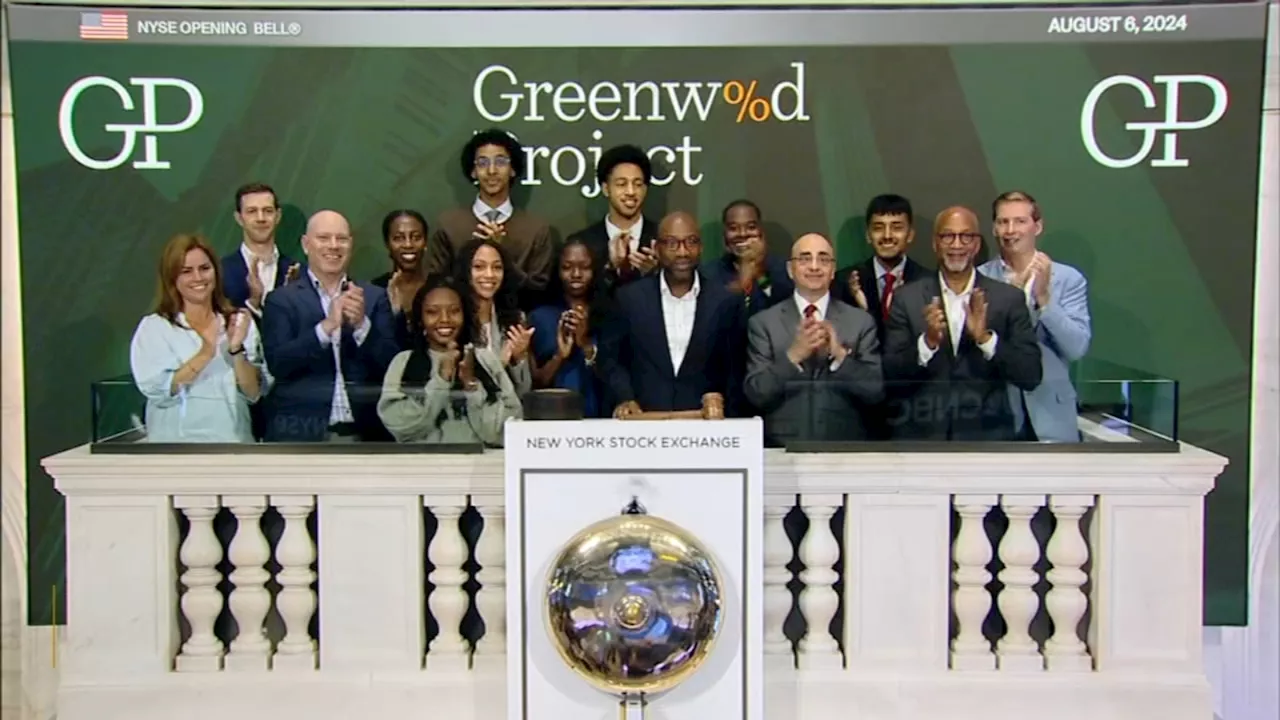 Chicagoans seeking finance careers participate in Opening Bell at New York Stock Exchange