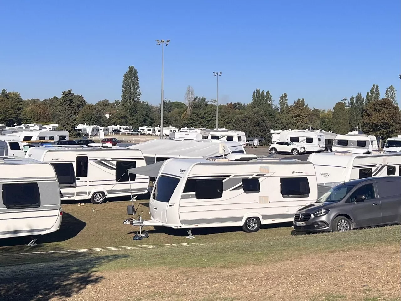 Près de Lyon : des gens du voyage débarquent sur ce terrain, le propriétaire se fâche