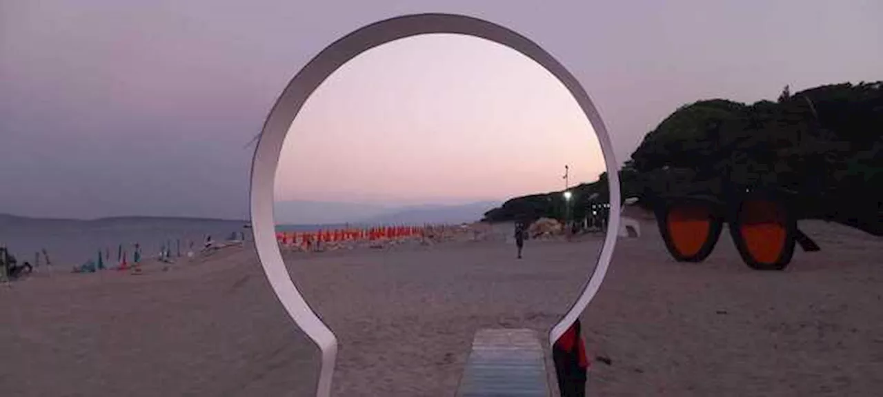 Simeri Crichi, in spiaggia il Parco delle installazioni d'arte