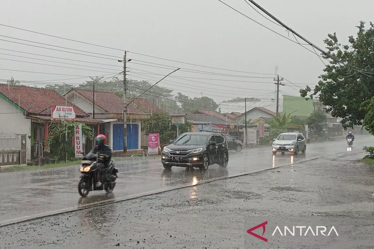 BMKG: Hujan ringan berpotensi terjadi di kota-kota besar RI hari ini