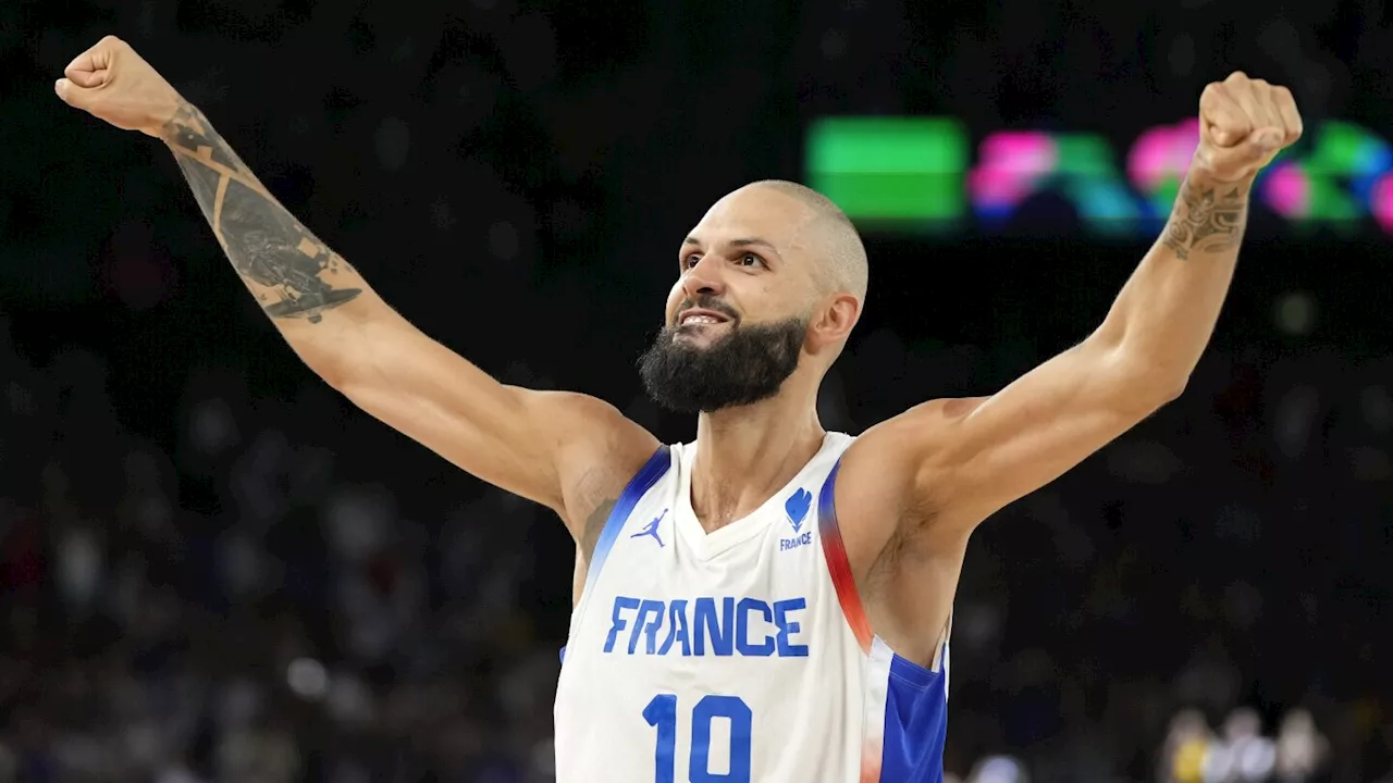 Evan Fournier's 40-footer helps seal France's win over Canada and trip to the Olympic semifinals