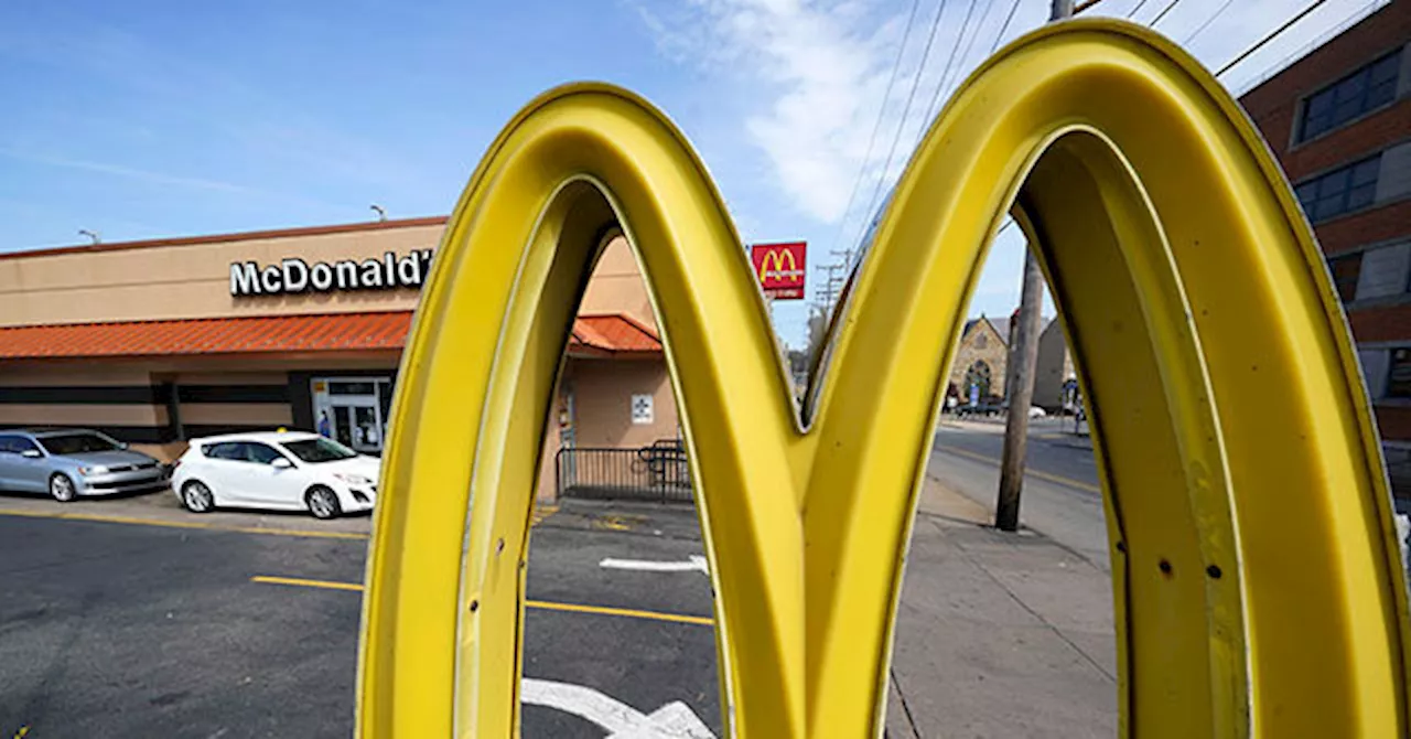 VIDEO — Police: Chicago Man Demanding Free Food Attacks Victims with ‘Hatchet-Like Object’ at McDonald’s