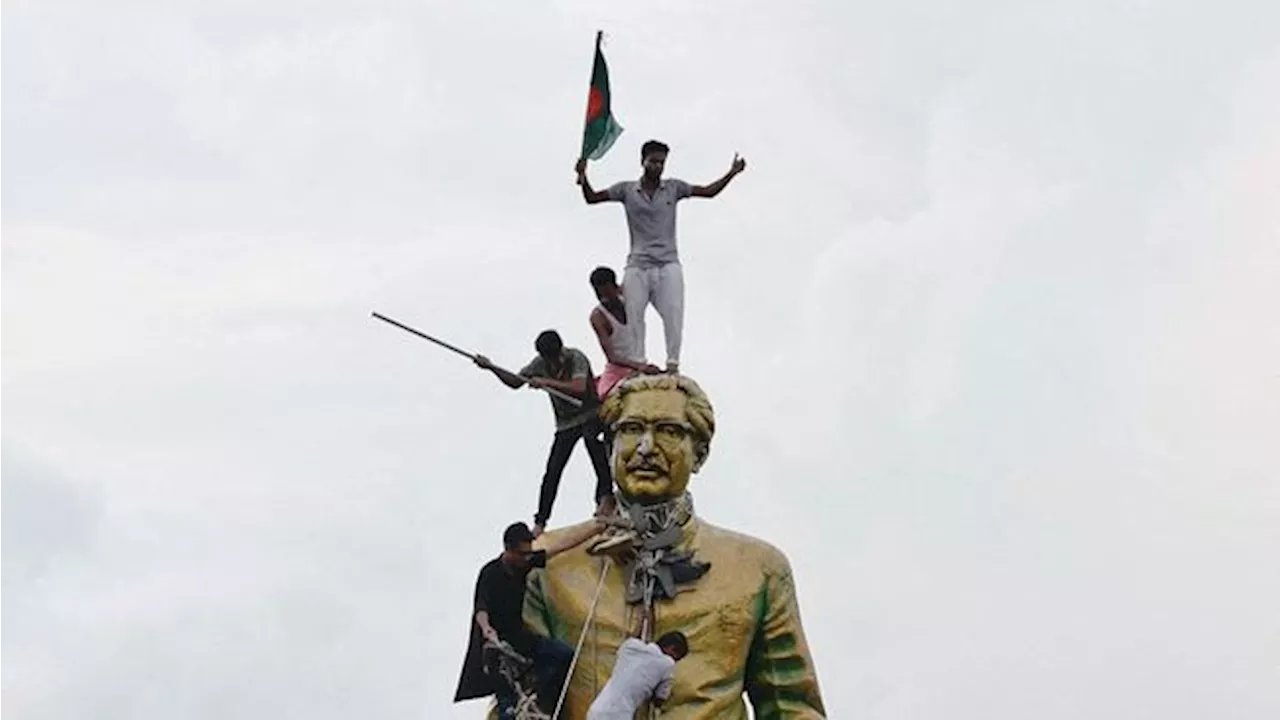 Kepala Bapak Negara Diinjak, Potret Terbaru Demo Berdarah Bangladesh