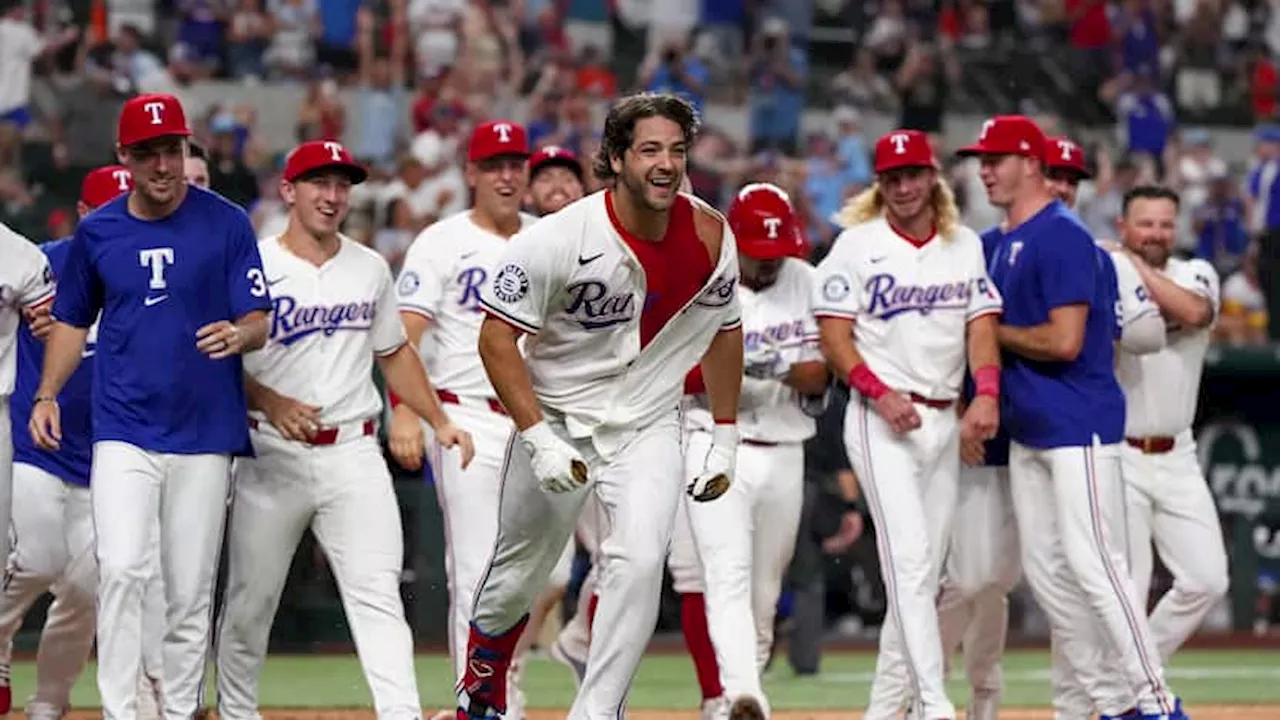 Josh Smith sends Rangers into frenzy with walk-off homer vs. Astros