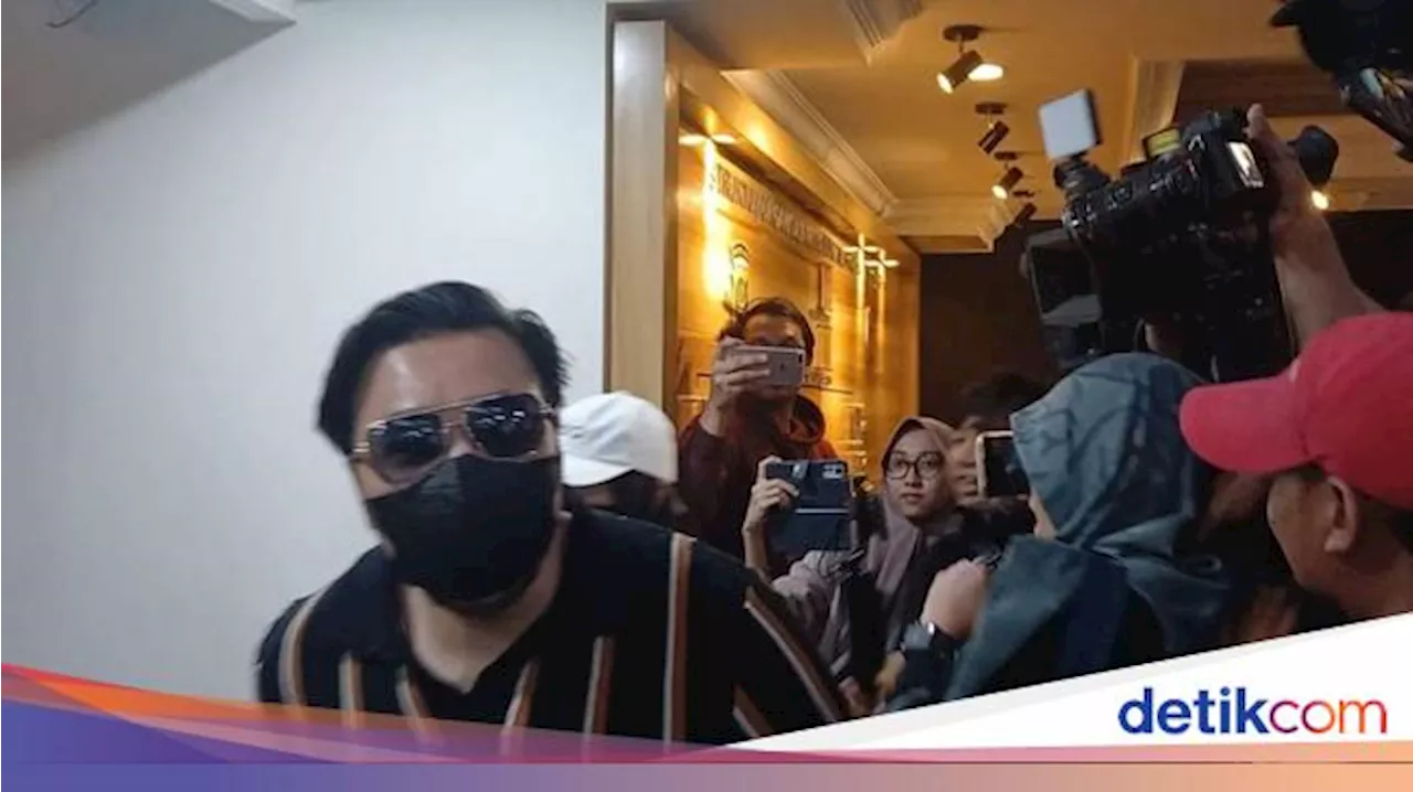 Penampakan David Bayu Dampingi Audrey Davis Diperiksa soal Video Asusila