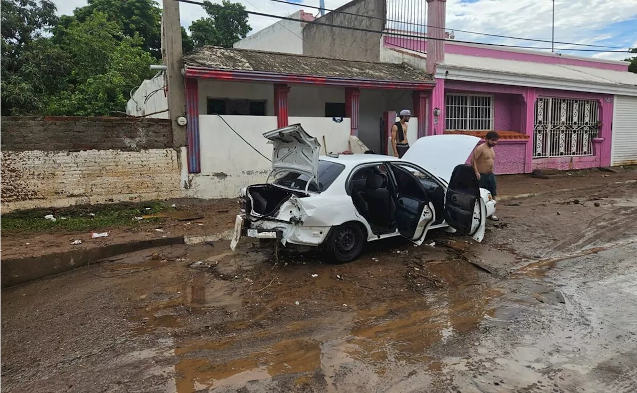 Lluvias dejan inundaciones y vehículos arrastrados en Culiacán, Sinaloa