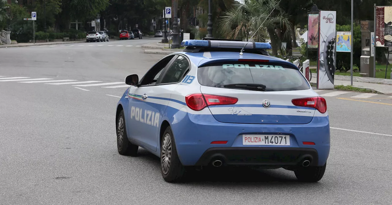 Milano, 24enne accoltellato in strada dall’ex della fidanzata: in fuga l’aggressore