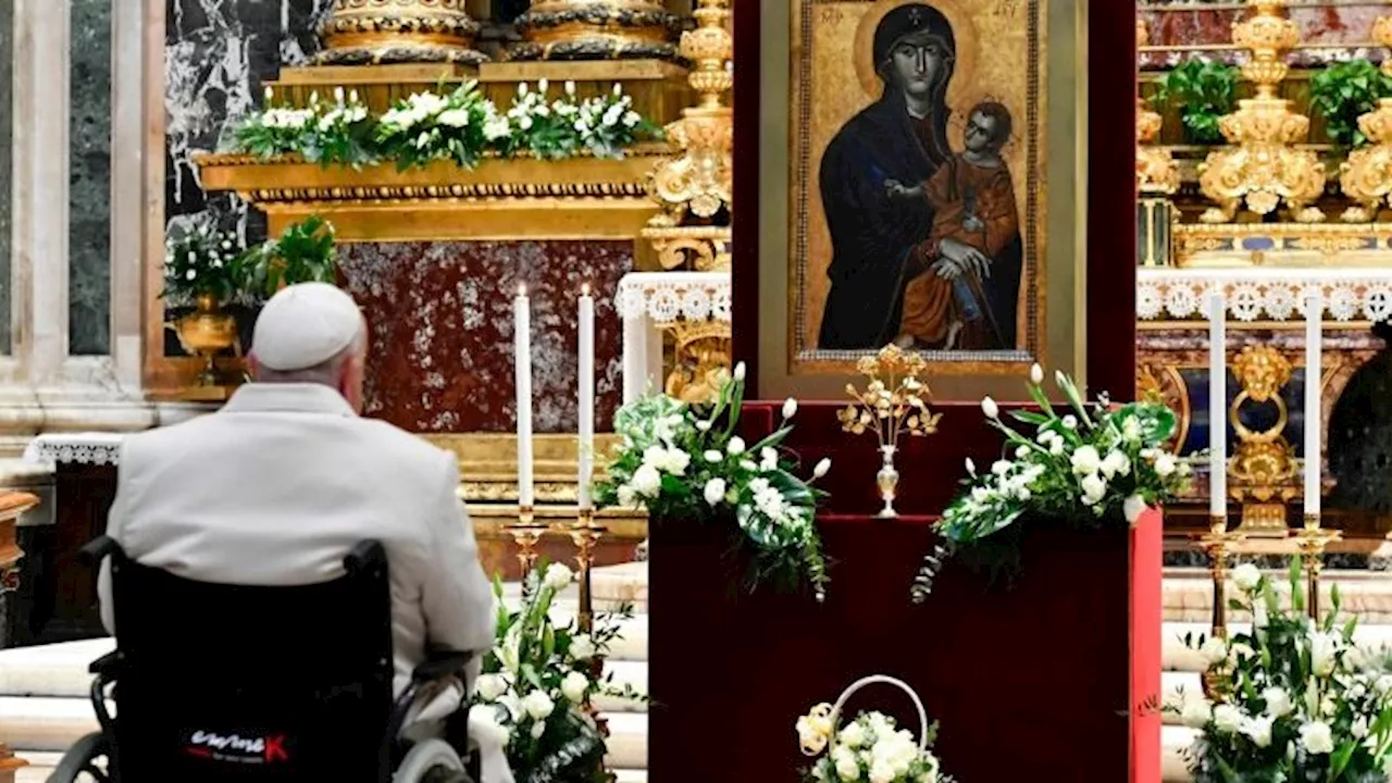 Pope Francis invokes Mary for the peace that comes from Christ