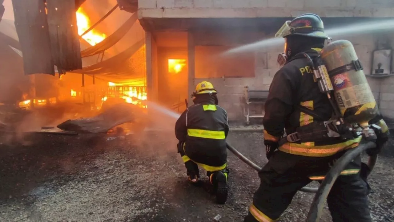 Se incendian cuatro autotanques con hidrocarburos en Chipilo