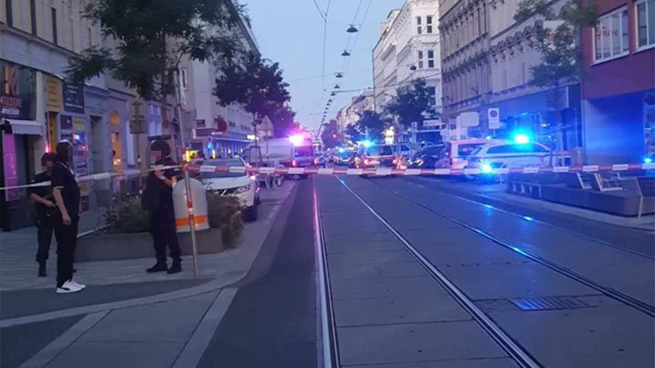 Schwerbewaffnete Beamte - Straßen gesperrt – Polizei-Großeinsatz in Wien