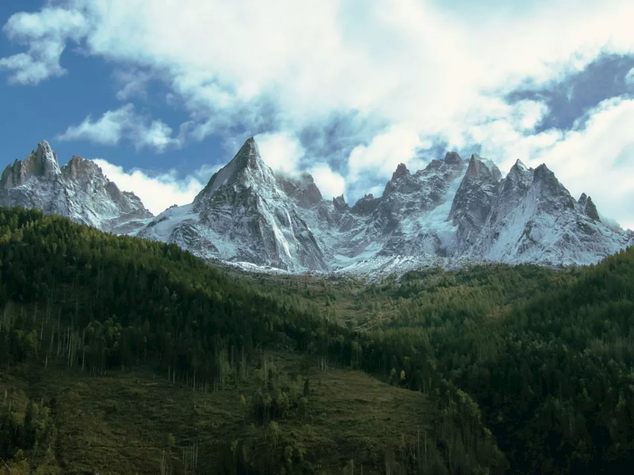 Monte Bianco, si stacca un seracco: un morto e due dispersi