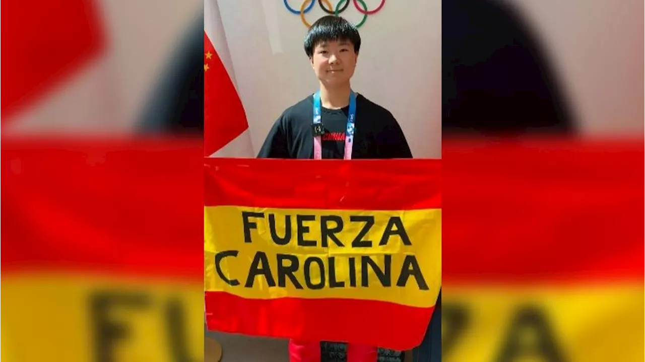He Bing Jiao explica por qué llevó el pin en homenaje a Carolina Marín