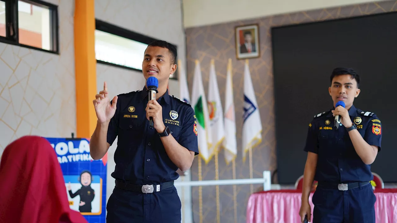 Bea Cukai Kenalkan PKN STAN ke Para Siswa Lewat Kegiatan Customs Goes to School