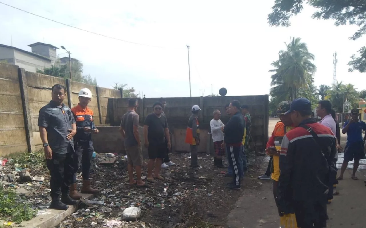 KAI Divre III Imbau Warga Tidak Buang Sampah di Sepanjang Rel Kereta Api