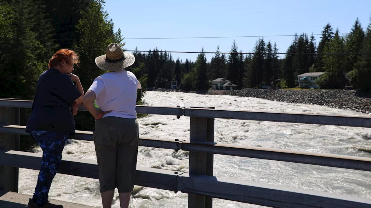 Juneau residents watch Mendenhall River rise as flood level prediction increases