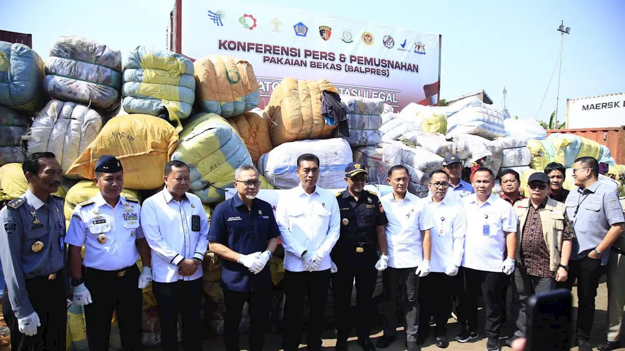 Polisi Sita 1.883 Bal Pakaian Bekas Ilegal Demi Selamatkan Industri Lokal dan UMKM