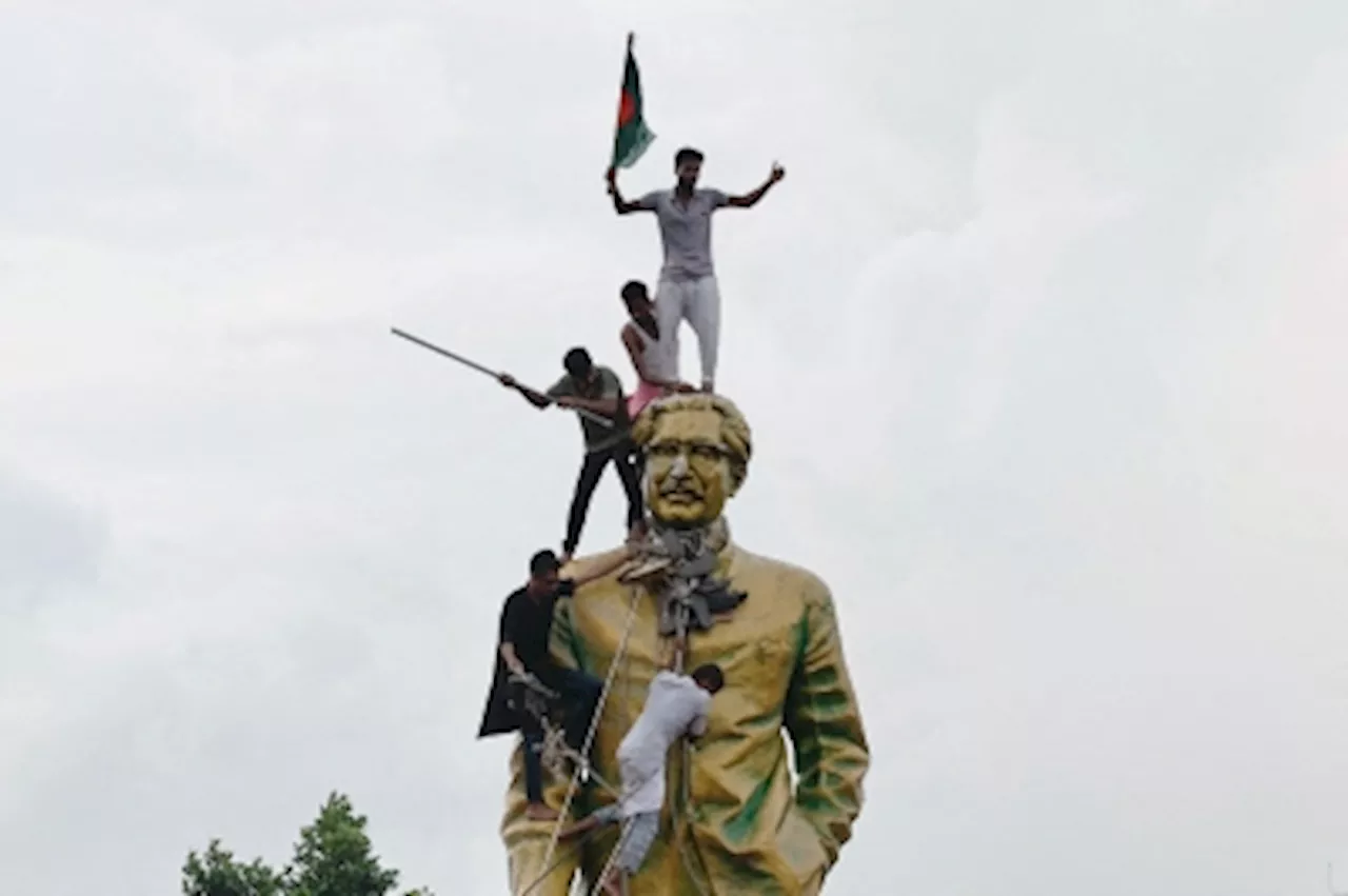 Bangladesh student protesters call for new government under Nobel laureate Muhammad Yunus