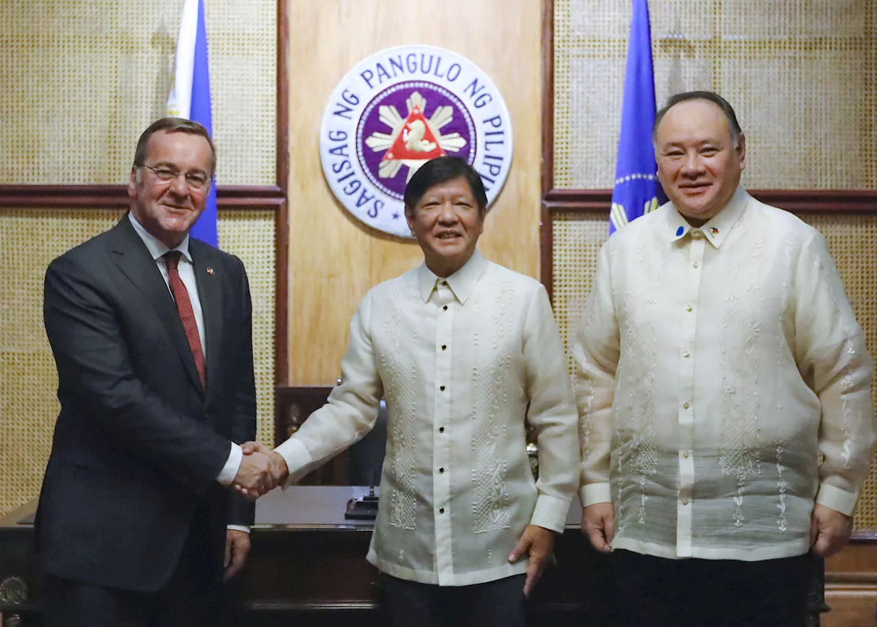 German defense minister visits Philippine Navy HQ