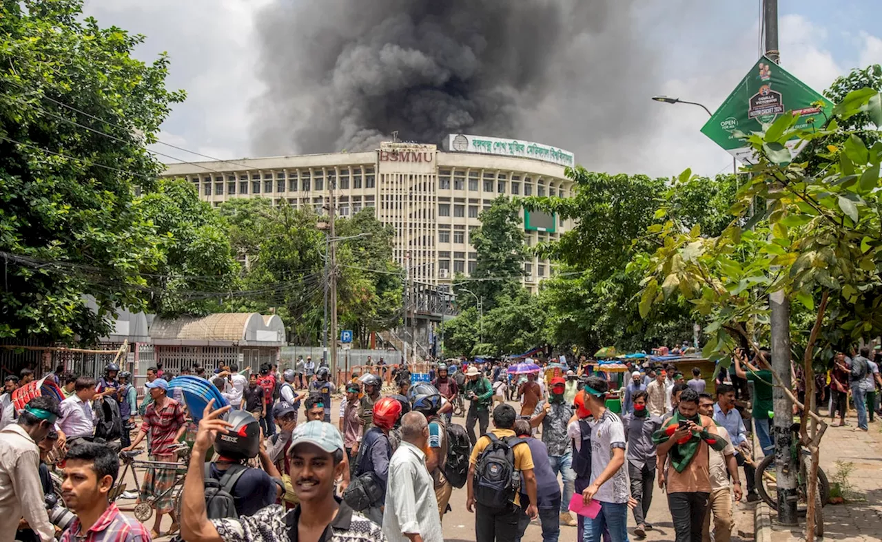 Bangladesh Crisis LIVE Updates: बांग्लादेश पर भारत में हलचल तेज, बैठक मे सभी पार्टियां बोलीं- हम सरकार के हर कदम के साथ