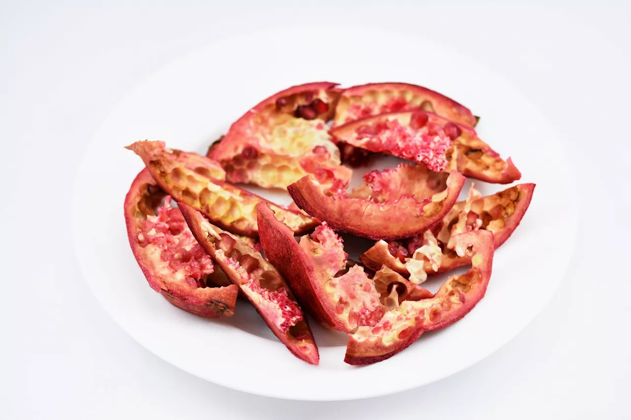 Pomegranate peel extract restores skin balance, fights infections