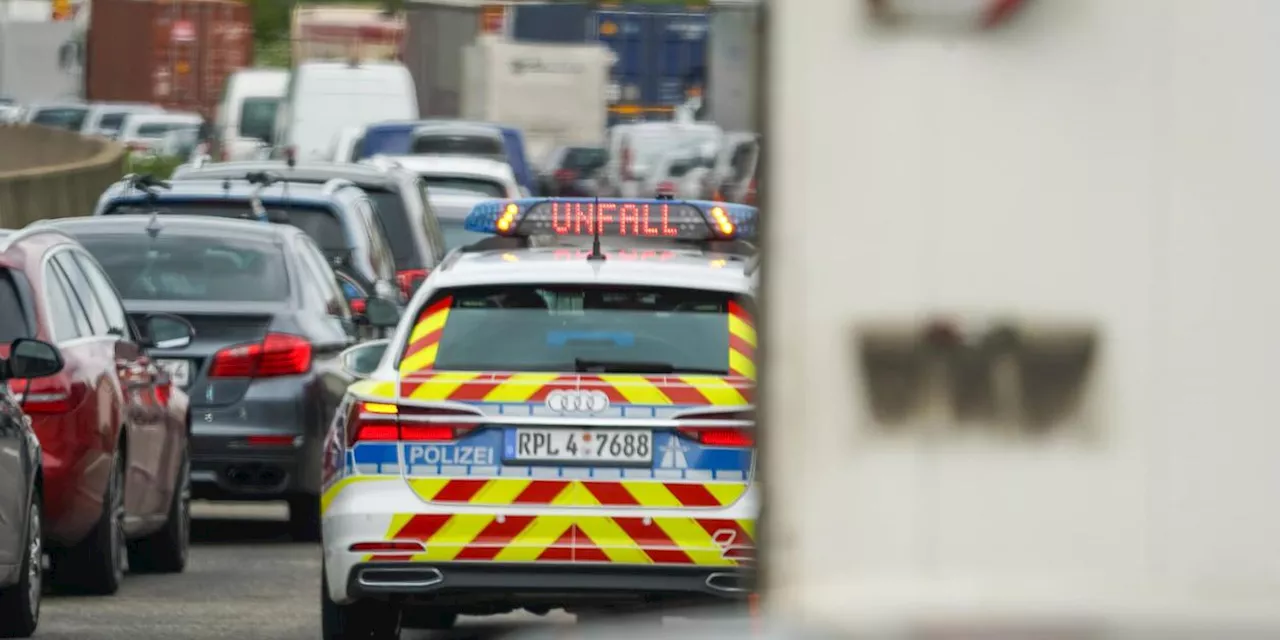 Vollsperrung nach schwerem Unfall auf A3 bei Aschaffenburg &ndash; Frau lebensgef&auml;hrlich verletzt