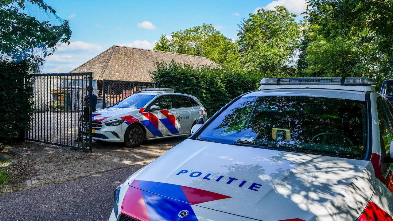 112-nieuws: auto in loods vat vlam • drugsafval gevonden in een schuur