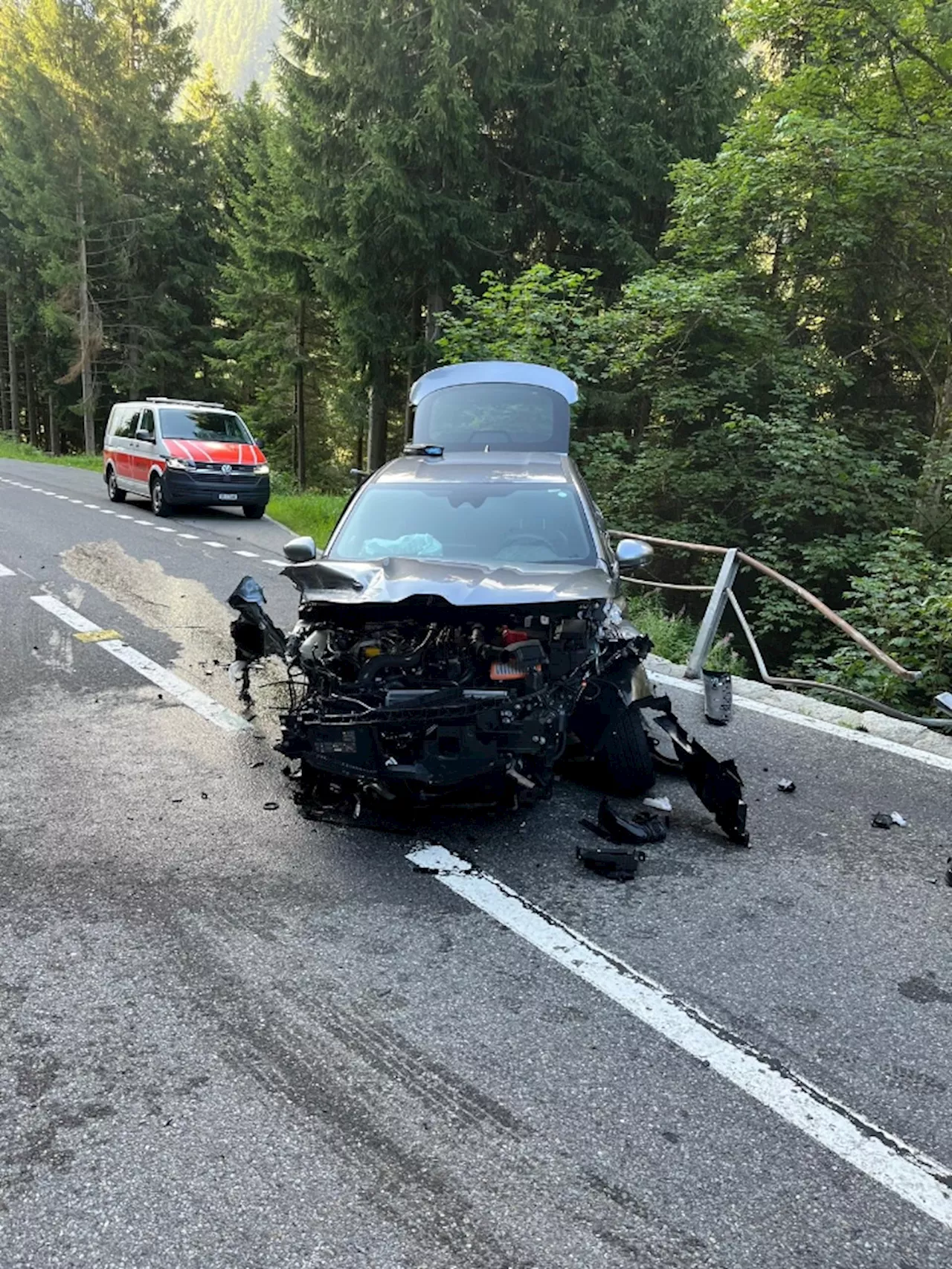 Wassen UR: Selbstunfall mit Personenwagen auf der Sustenstrasse