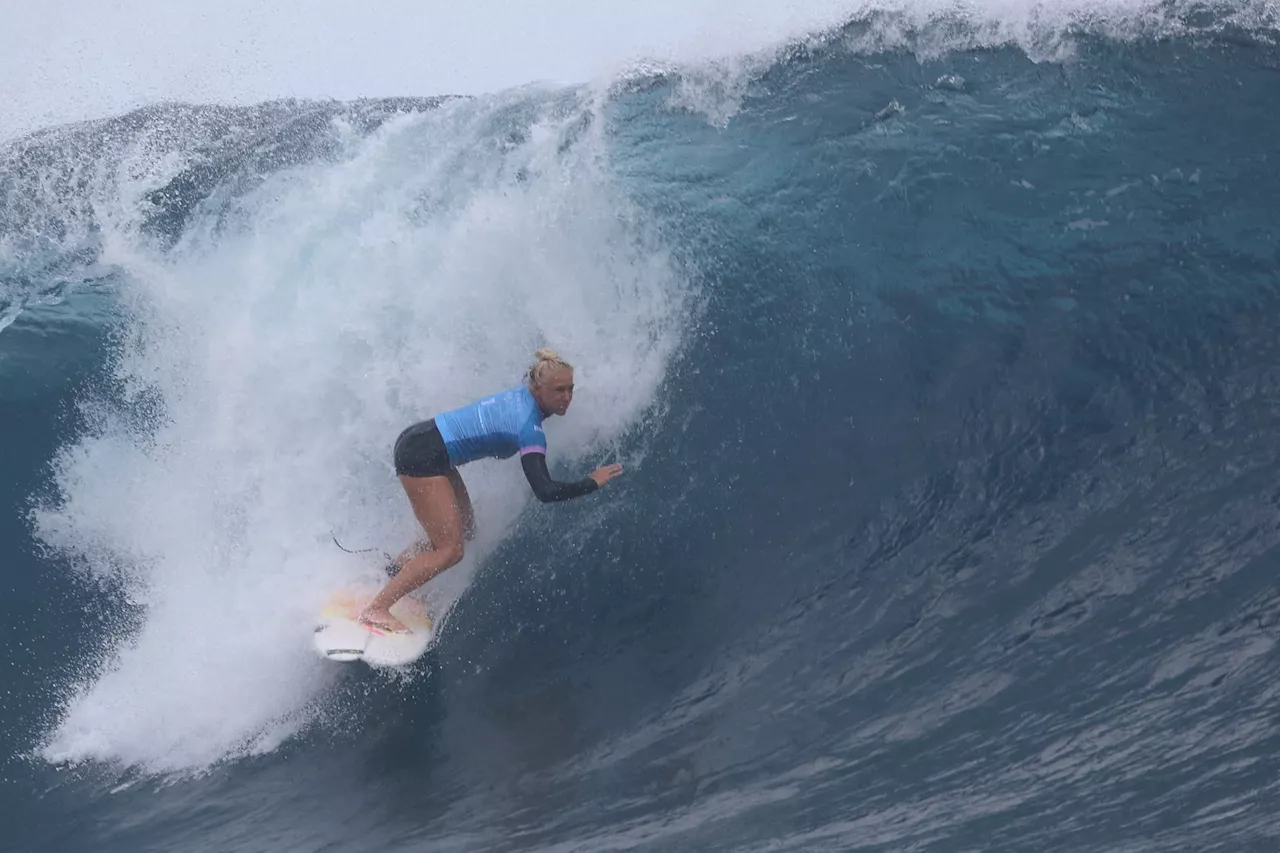 Tati Weston-Webb perde final emocionante e fica com prata no surfe na Olimpíada