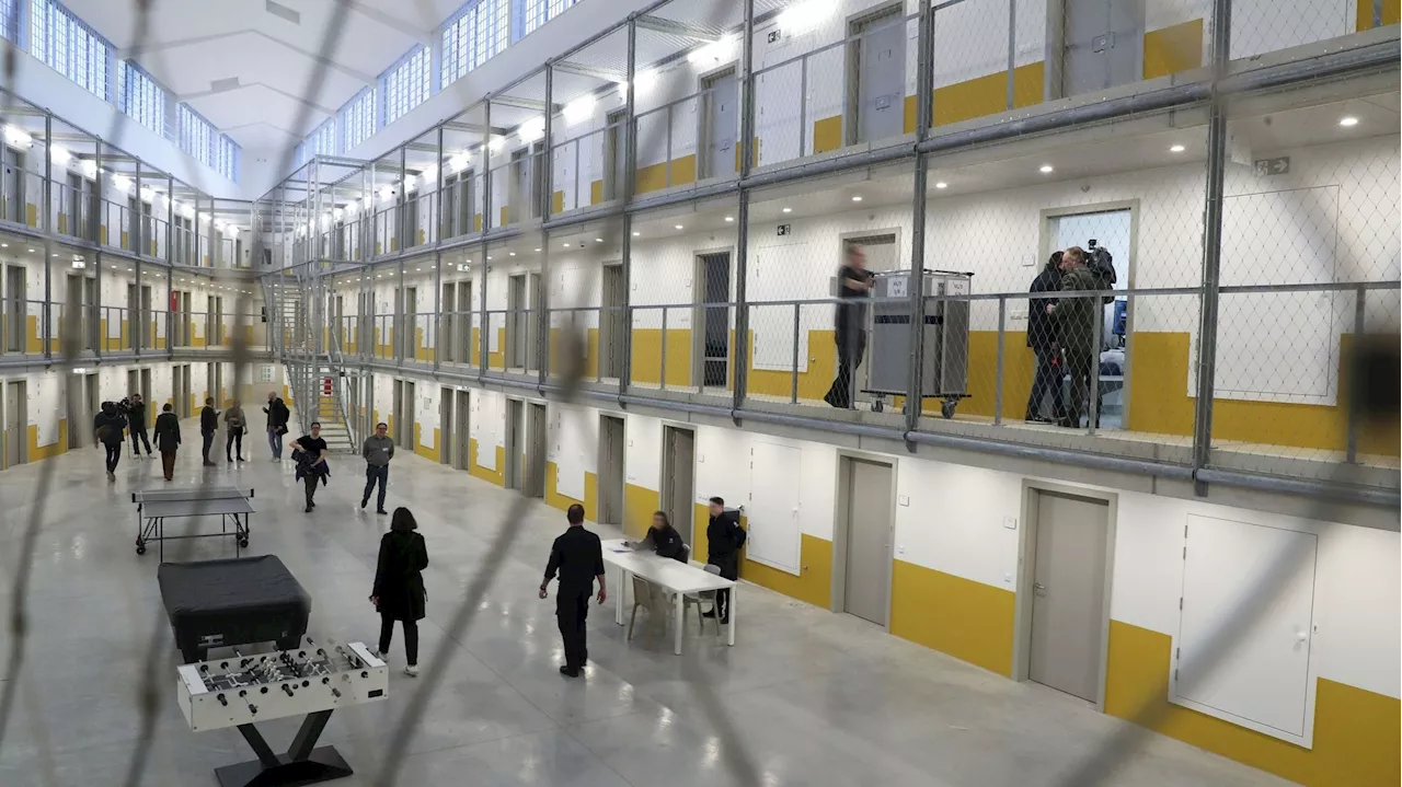 Prison de Namur : une visiteuse doit retirer son soutien-gorge pour accéder à l’établissement