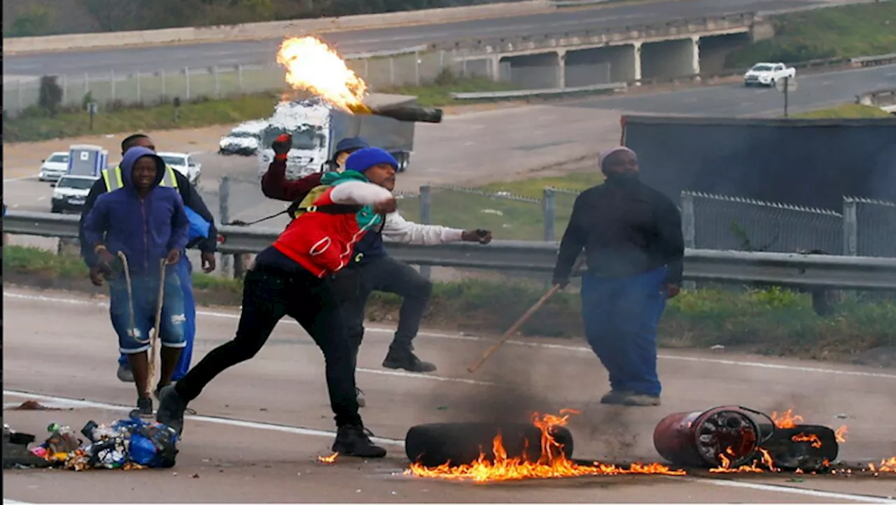 Klipfontein protesters block roads over water outage - SABC News - Breaking news, special reports, world,