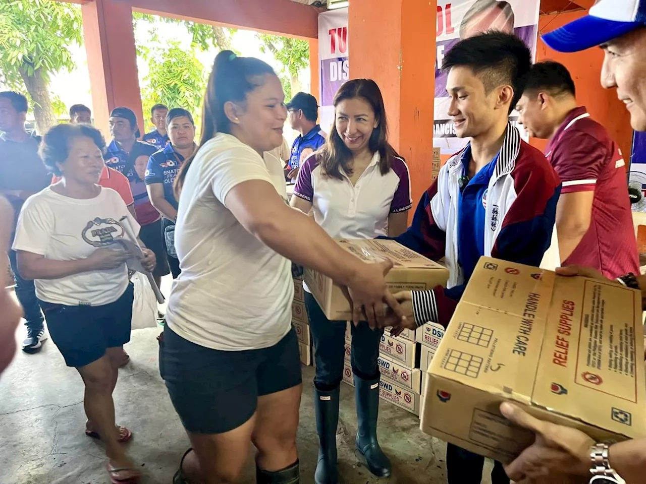 Bulacan families affected by Carina get aid