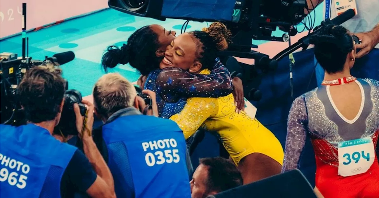 Amigas e rivais: o novo gesto carinhoso de Simone Biles com Rebeca Andrade